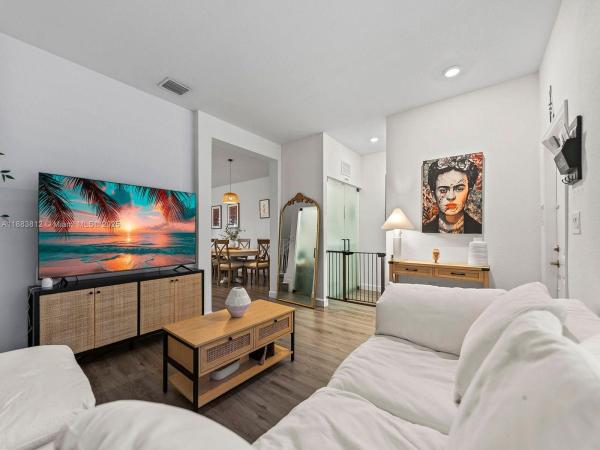 KENDALL ASSEMBLAGE SOUTH