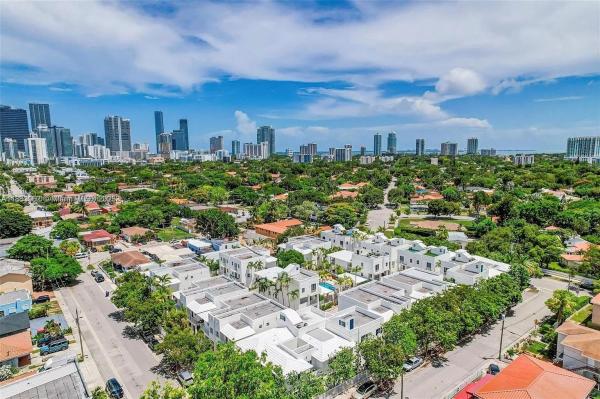 ROADS END VILLAGE CONDO