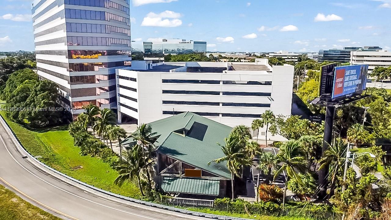 Commercial - фото