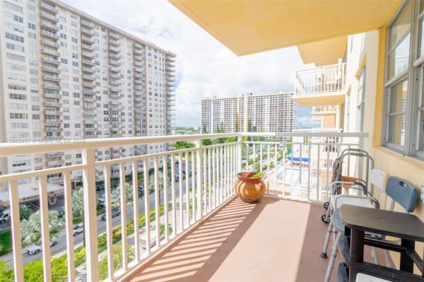 251 174TH ST #808, SUNNY ISLES BEACH, FL 33160
