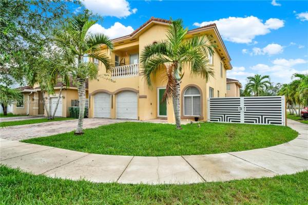 VILLAS AT THE RENAISSANCE