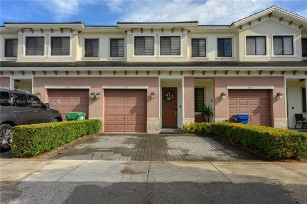 HIDDEN LAKE TOWNHOMES