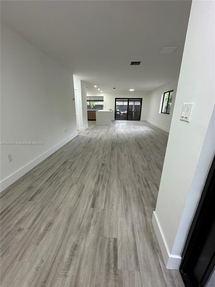 MIAMI LAKES EAGLE NEST SE - фото