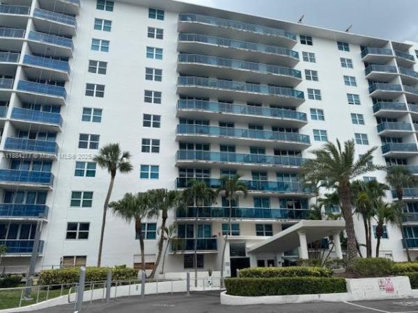 TREASURES ON THE BAY II C