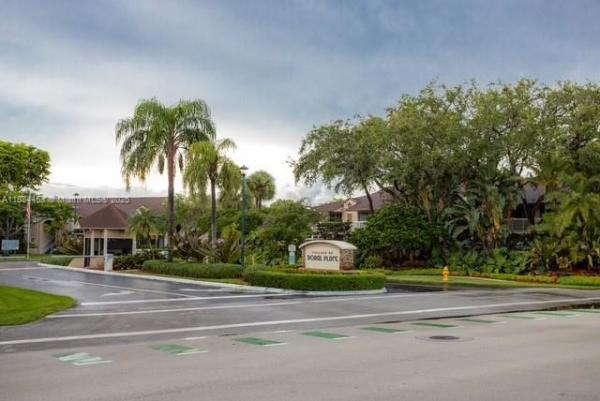 DORAL PK CO CLUB VILLAS C