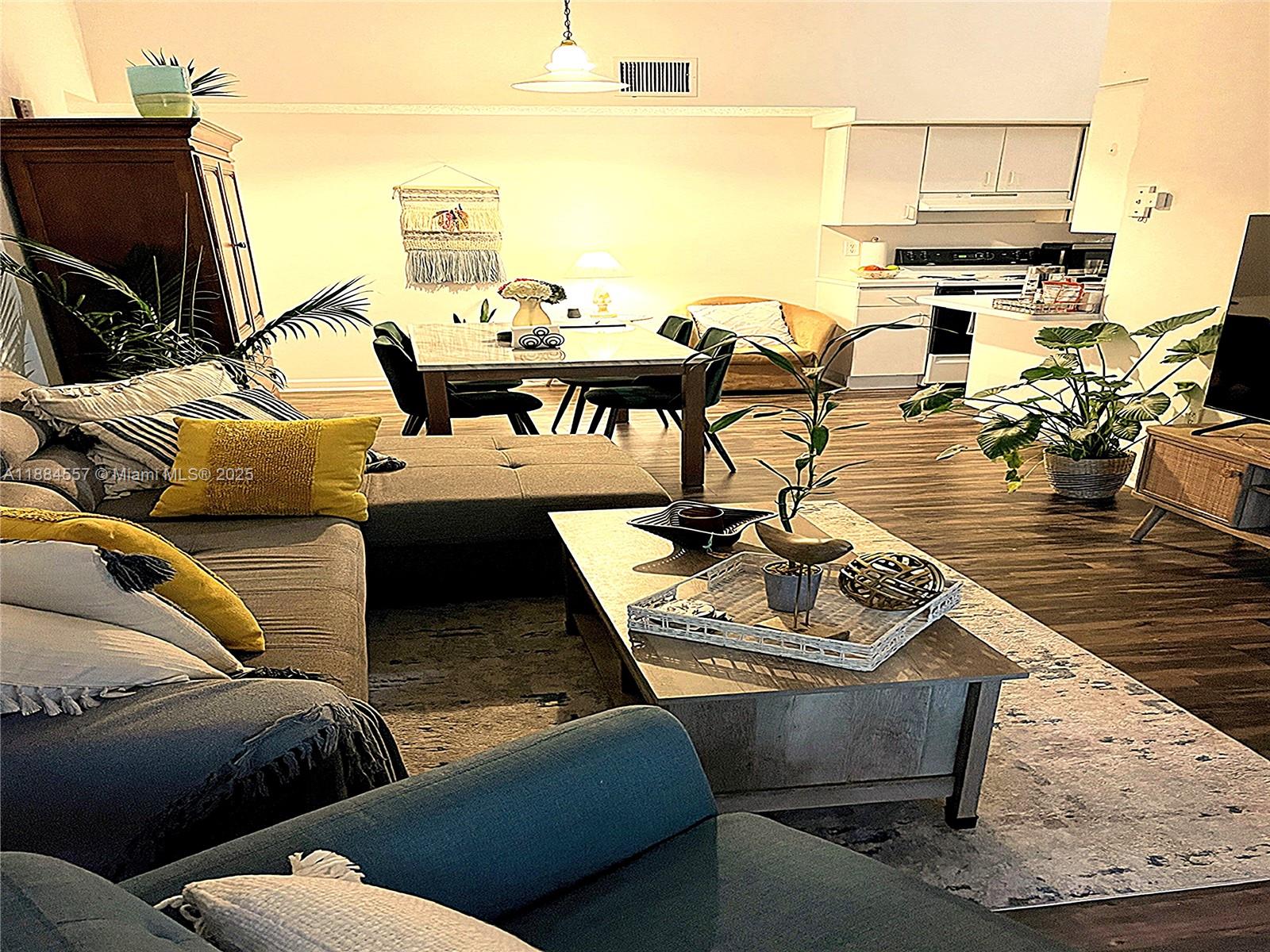 SERENITY PALMS CONDO - фото