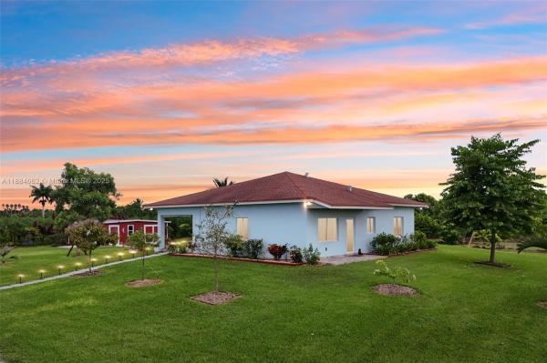 Coconut Palm Estate Un B