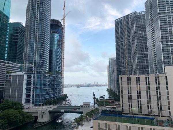 BRICKELL ON THE RIVER N T