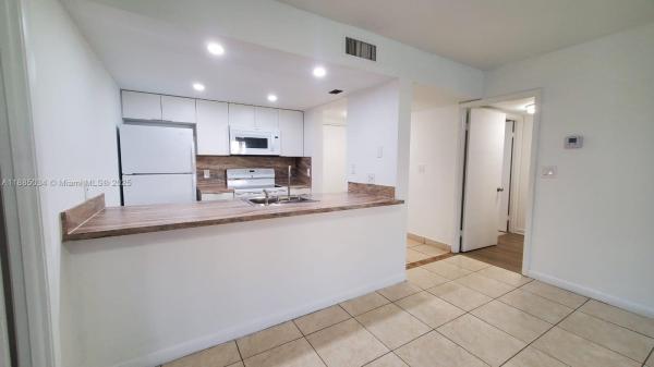 LAS VISTAS AT DORAL CONDO