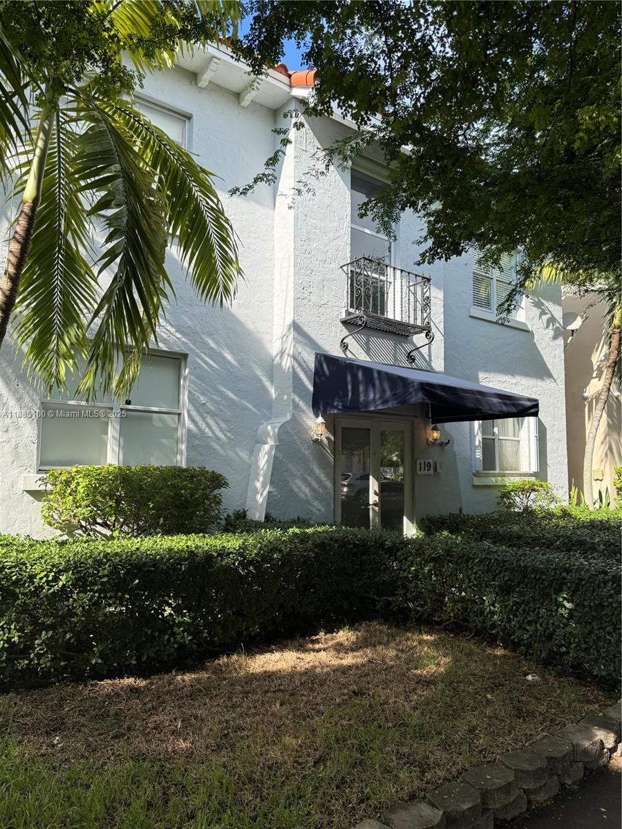 MENORES CONDO - фото