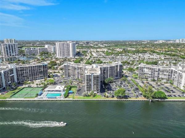 600 PARKVIEW DR #228, HALLANDALE BEACH, FL 33009