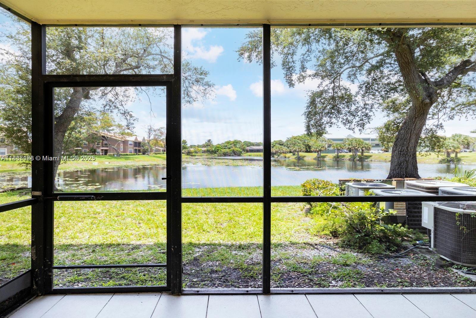 ISLAND CLUB AT CORAL SPRI - фото