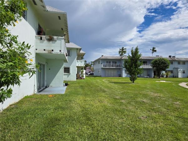 VILLAGE AT DADELAND CONDO