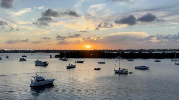 THE ISLANDER CLUB CONDO