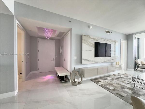 15901 COLLINS AVE #2406, SUNNY ISLES BEACH, FL 33160
