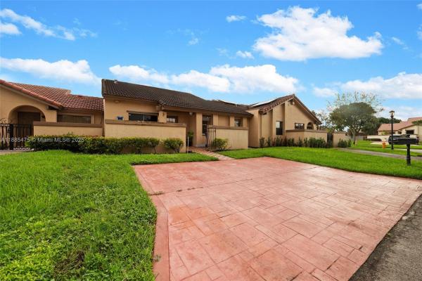 THE MOORS TOWNHOUSES