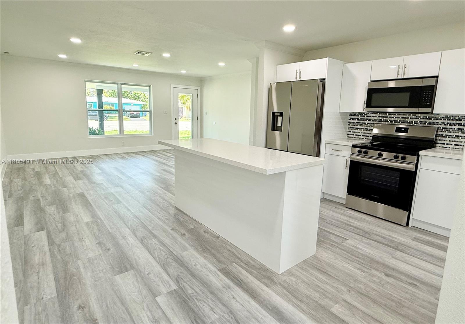 Single Family - фото