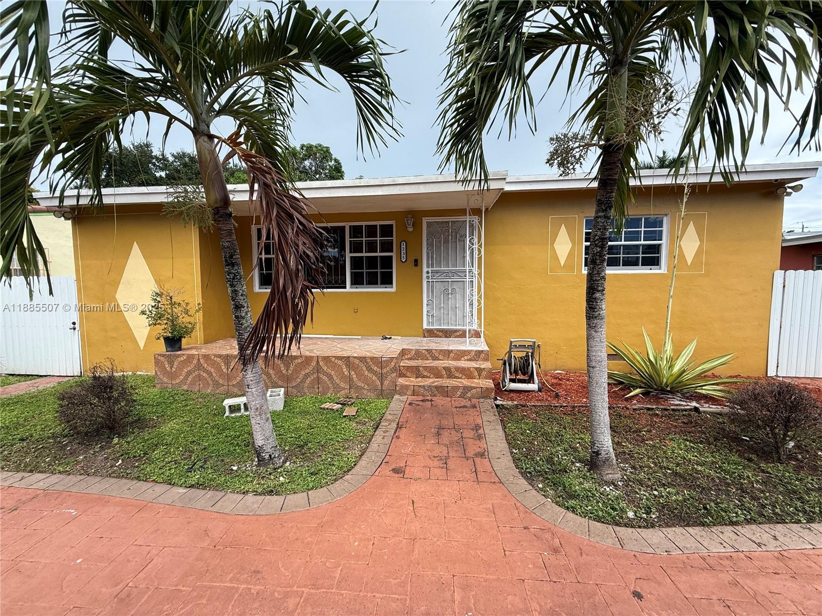 Single Family - фото