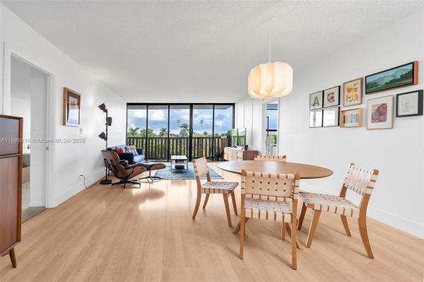 THE PALM BAY YACHT CLUB C