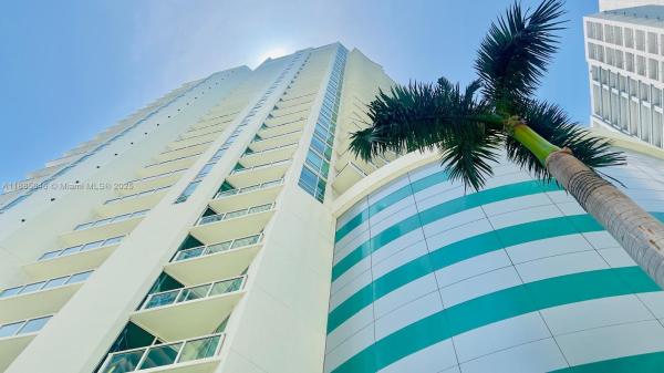 THE EMERALD AT BRICKELL