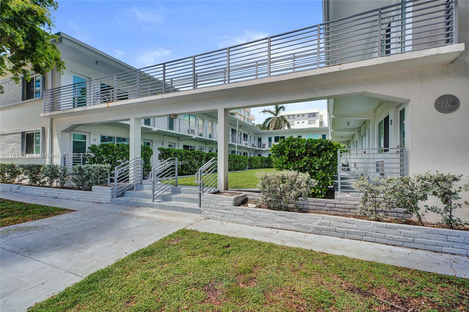 BAY HARBOR ISLAND - фото