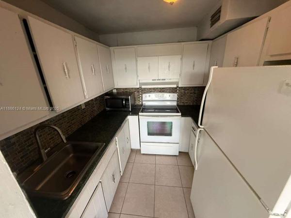 WESTLAND MANOR CONDO