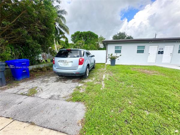 HOLLYWOOD BEACH GARDENS