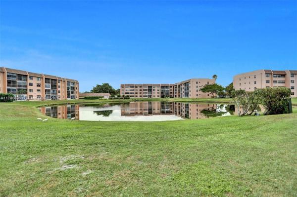 SUNRISE LAKES 163 CONDO