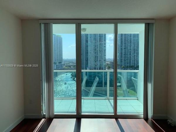 BRICKELL ON THE RIVER N T