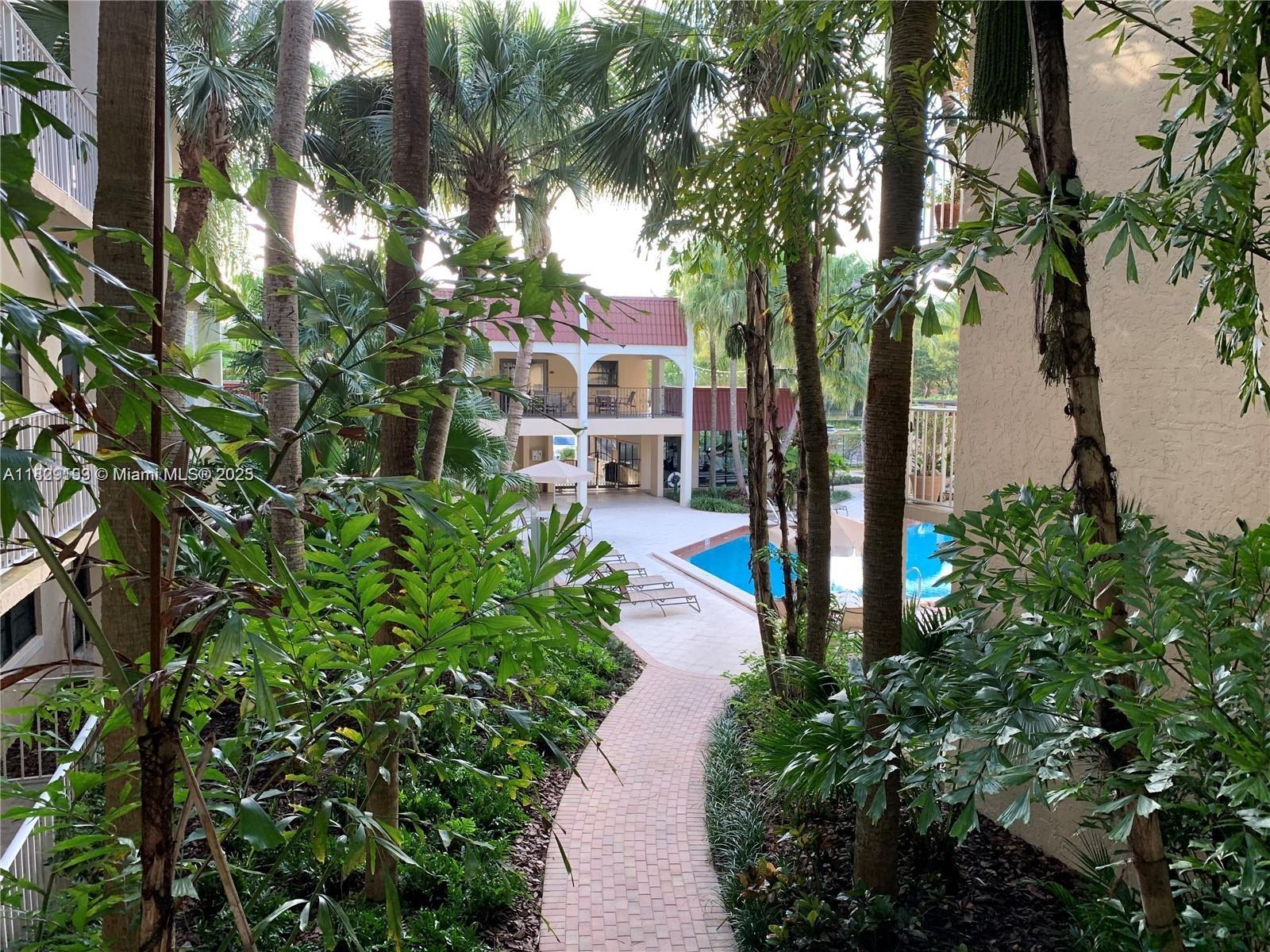 WISPERWOOD VILLAGE CONDO - фото