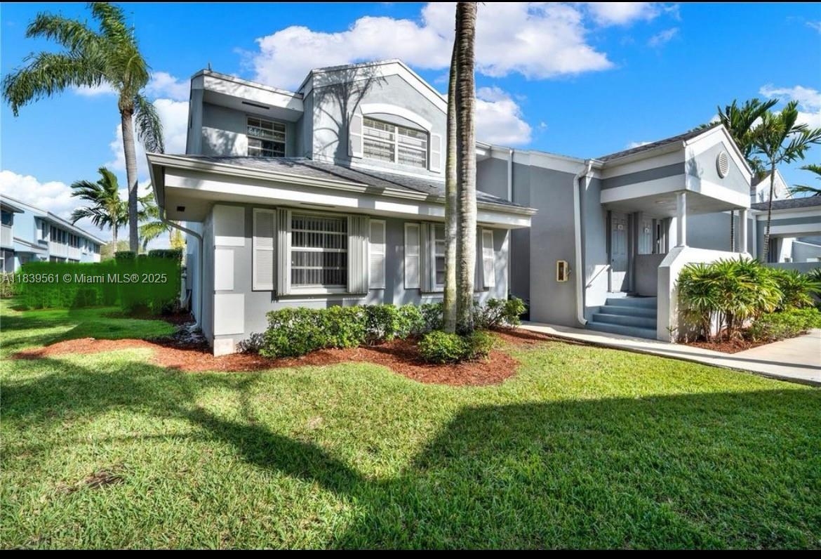 Center Gate Village - фото