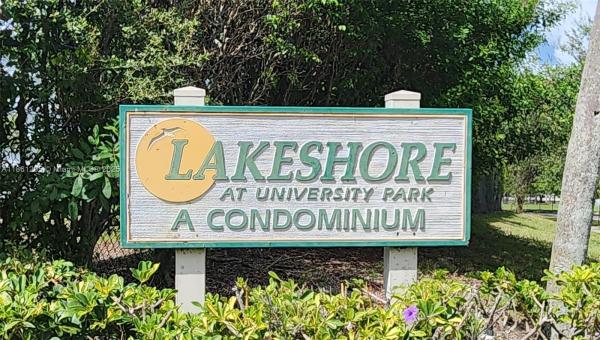 Lakeshore at University P