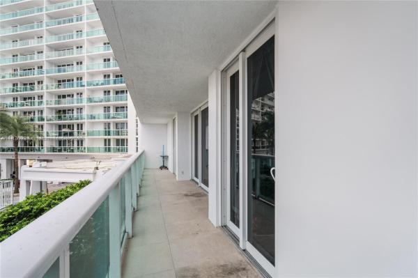 100 BAYVIEW DR #229, SUNNY ISLES BEACH, FL 33160