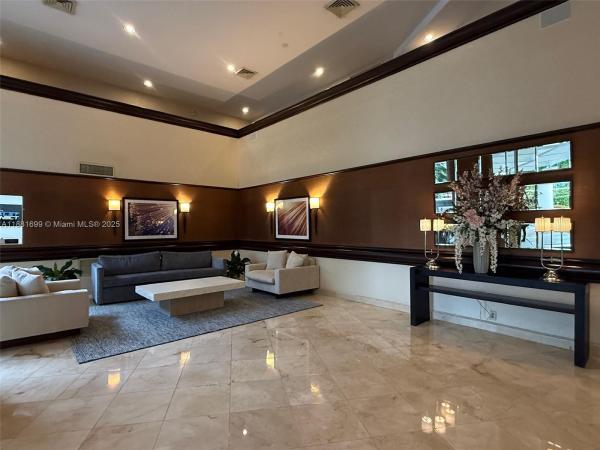 Mystic Pointe Tower 600