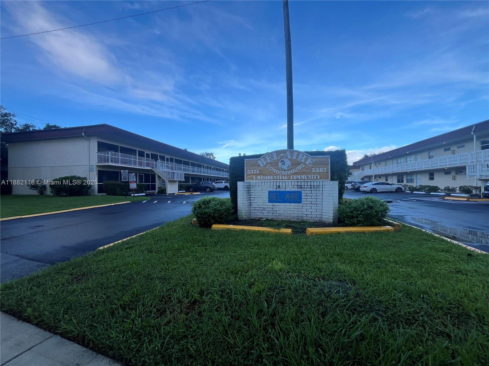 Bel-Aire Condominiums - фото