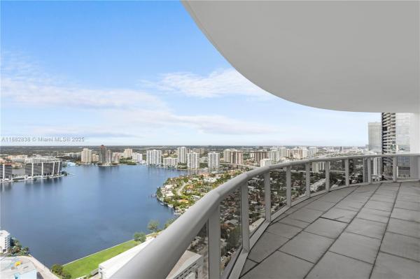 18201 COLLINS AVE #5301, SUNNY ISLES BEACH, FL 33160