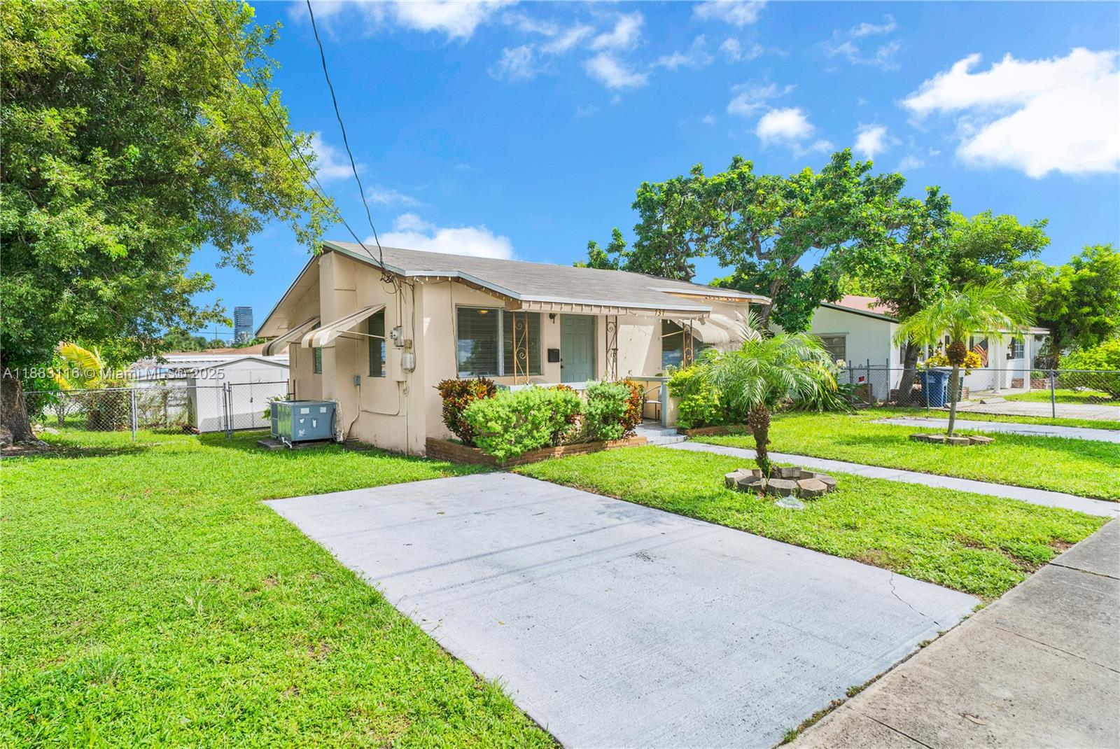 ROSELAWN HEIGHTS - фото