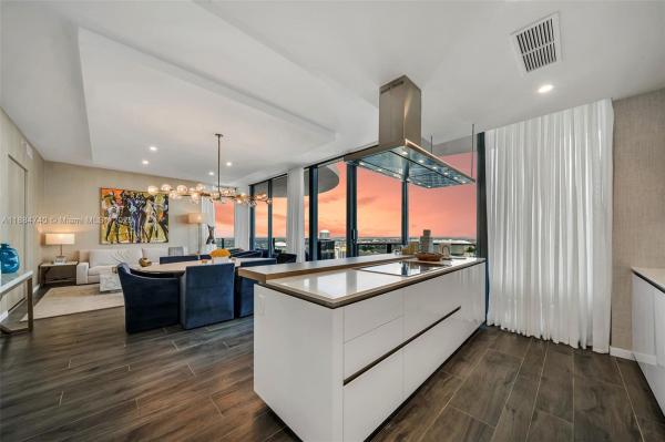 1000 BRICKELL PLZ #PH5807, MIAMI, FL 33131