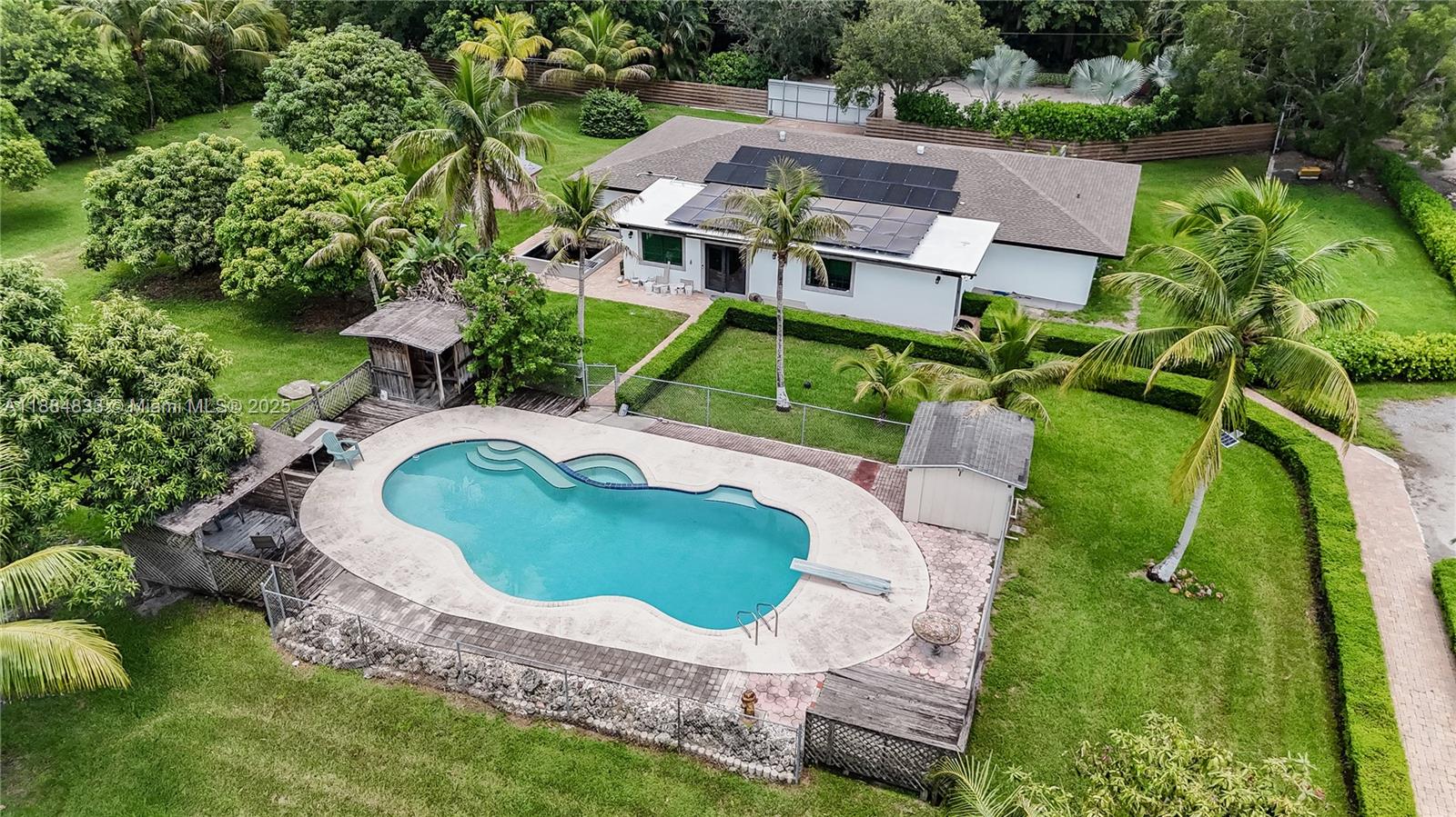 Single Family - фото