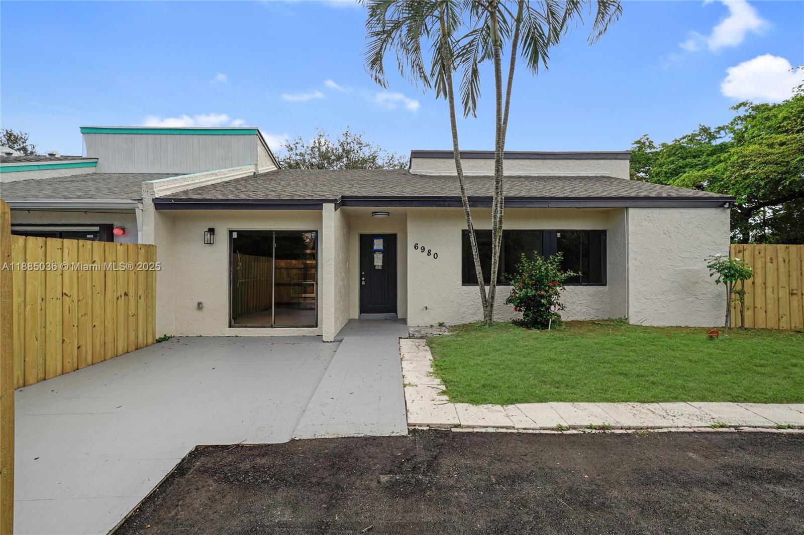 PALM-AIRE VILLAGE - фото