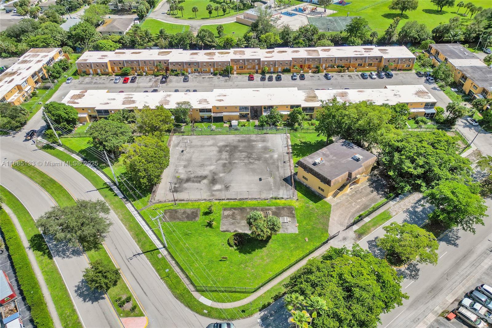 SUNRISE TOWNE 1 - фото