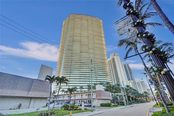 18975 COLLINS AVE #3000, SUNNY ISLES BEACH, FL 33160