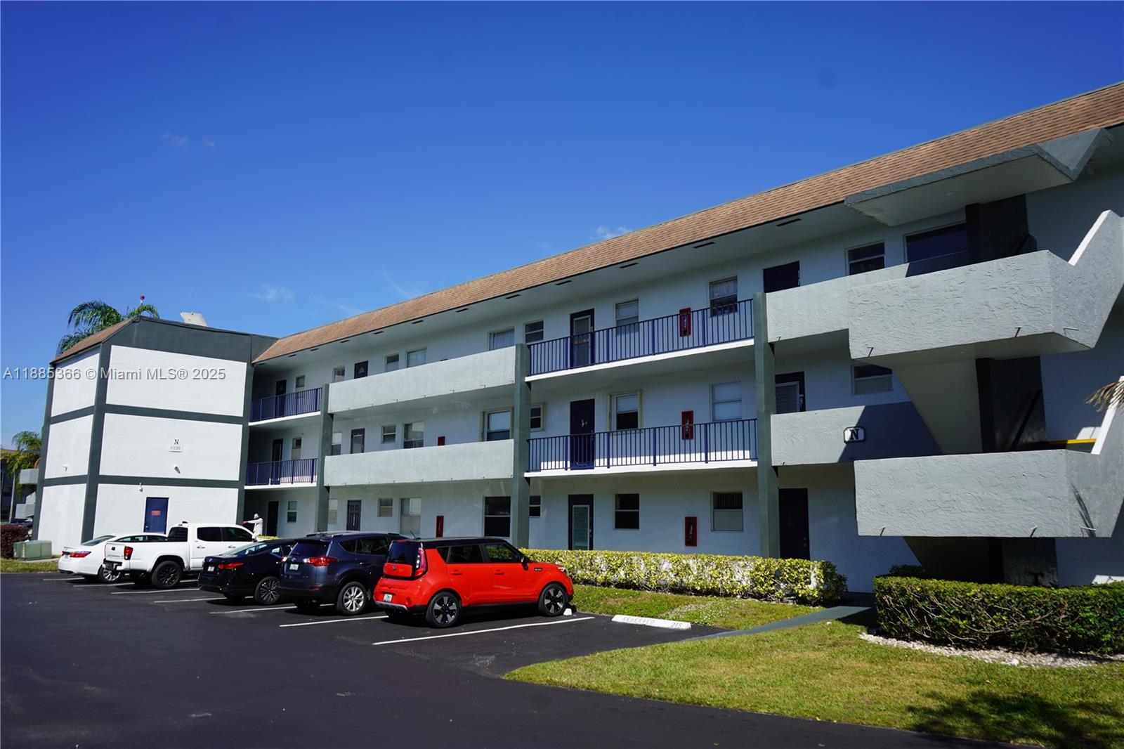 SANDS POINT CONDOMINIUM I - фото