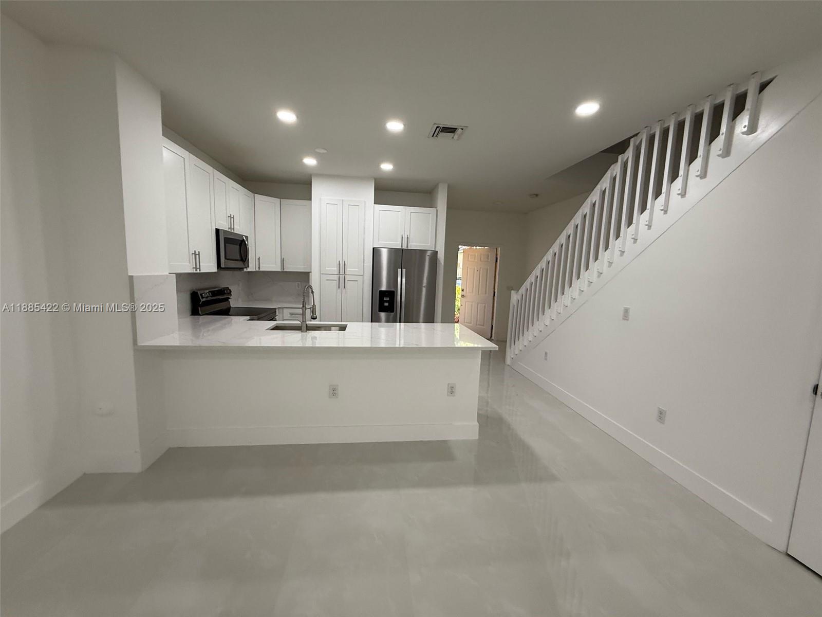 MEDITERANIA - фото