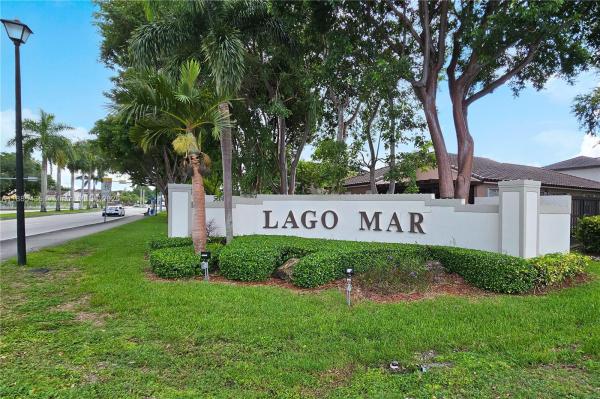ADRIAN HOMES AT LAGO MAR