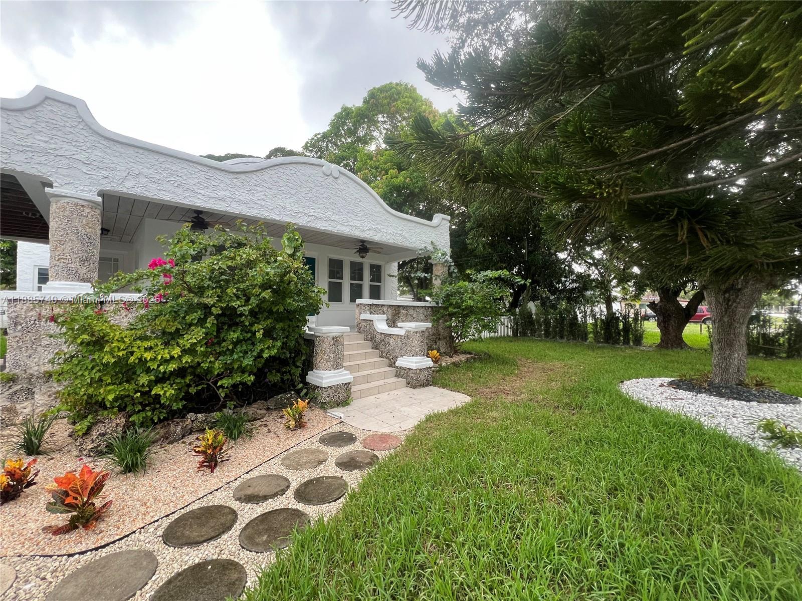 TOWN OF HALLANDALE B-13 - фото