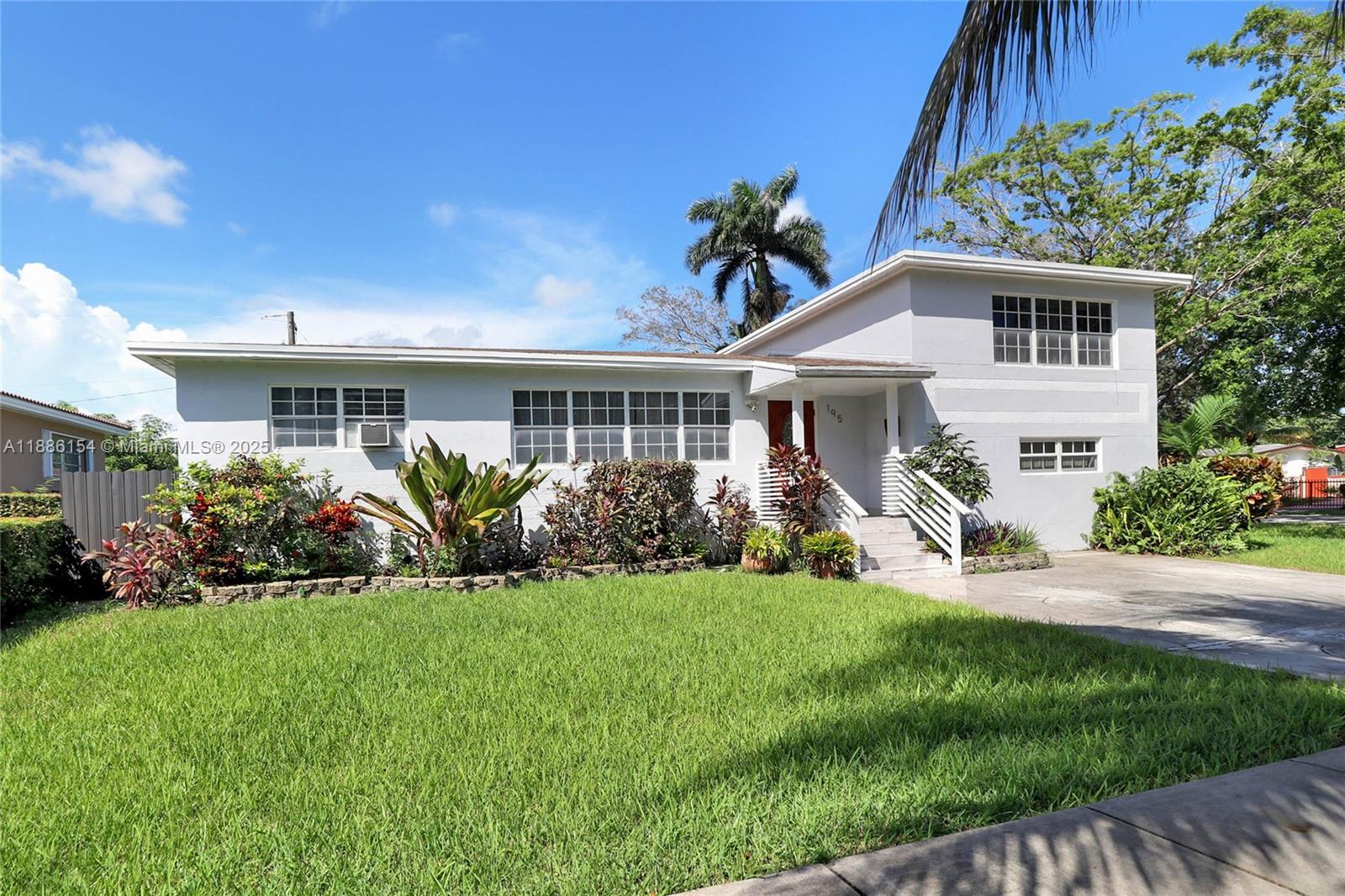 BREEZESWEPT ESTATES - фото