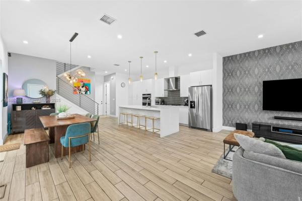 DOWNTOWN DORAL SOUTH PHAS