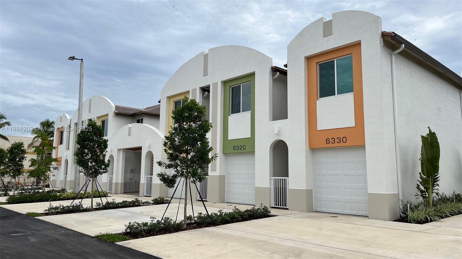 EMERALD ISLES - фото