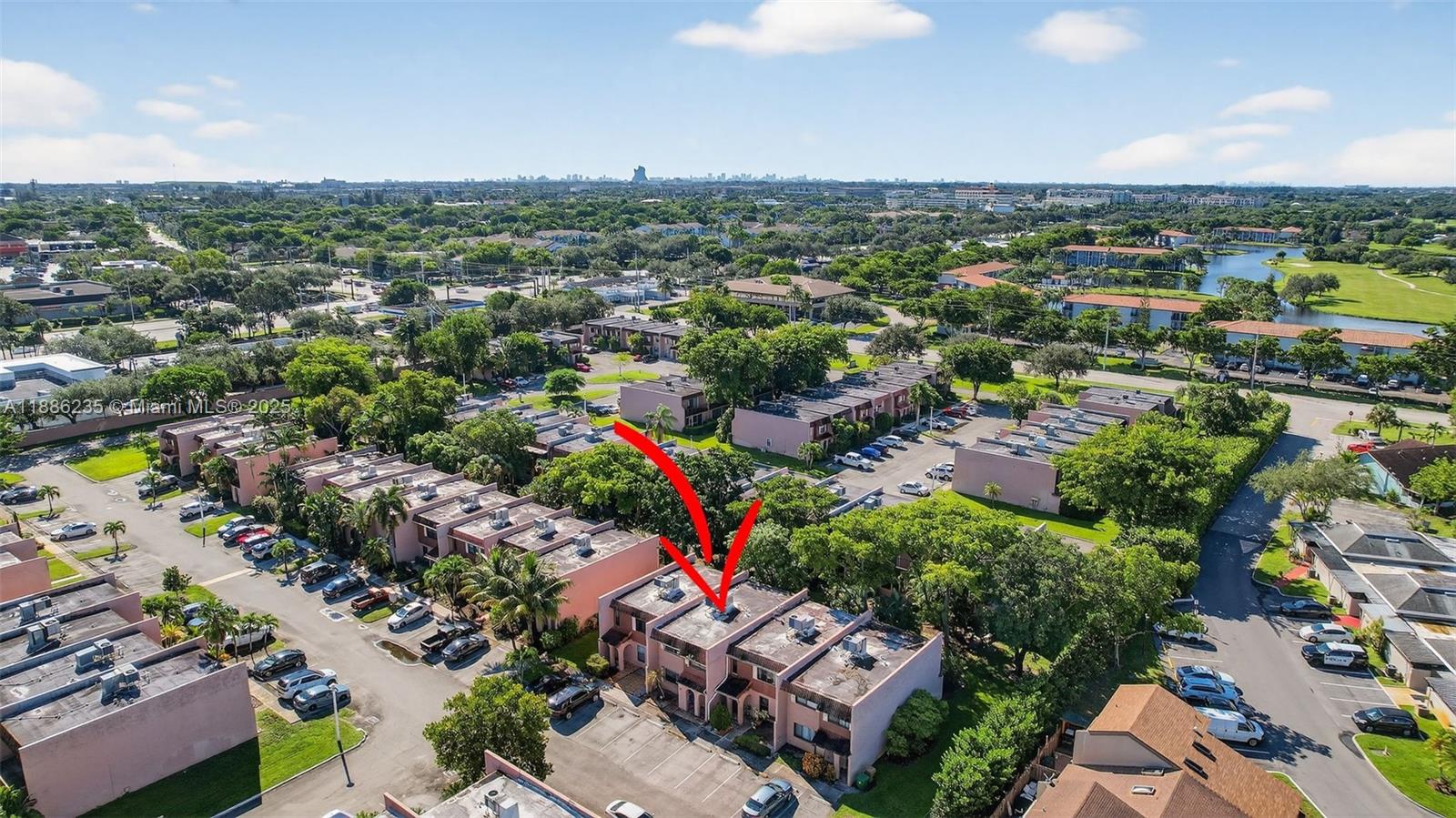 VALENCIA VILLAGE - фото